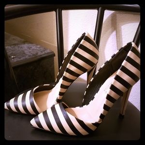 Shoedazzle pumps
